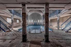 Lost Places In Europa Ballsale Kinos Und Aufzugschachte Spiegel Online Reise Abandoned Buildings Verlassenes Haus Verfallene Gebaude