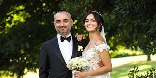40 yaşındaki gazeteci i̇smail saymaz şeyda sayar ile evlendi. Ismail Saymaz In Nikahtan Sonra Paylastigi Fotograf Guldurdu