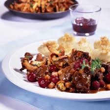 Recette Civet De Chevreuil Aux Cranberries Et Aux Girolles Cuisine Madame Figaro