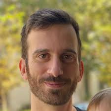 I still remember the day Oz Alon interviewed me and asked me what I want to  do at HoneyBook. I was interviewing for a design role and replied with some  cliche answer