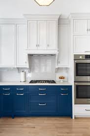 28 Stylish Kitchens With Concealed Range Hoods Two Tone Kitchen Cabinets Stylish Kitchen New Kitchen Cabinets