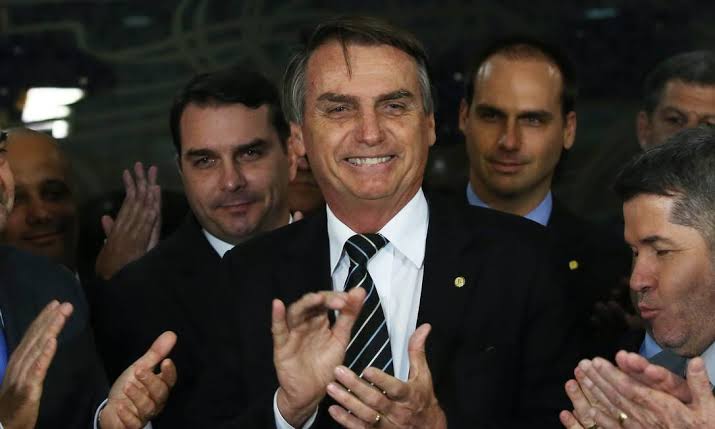 Resultado de imagem para deputados com bolsonaro fotos"