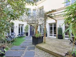 L'appartement est éclairé et moderne dans un quartier paisible en bord de seine. Affaire De La Semaine Une Maison Familiale A Neuilly Challenges
