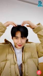 Kim seon ho opens up about his skyrocketing popularity + reveals he didn't expect to get so close with 2 days & 1 night members. V Live