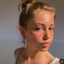 Ella Sullivan (ellacourtneysullivan)