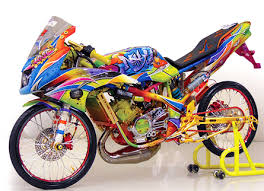 Yang punya hajat modifikator asal bekasi, jawa barat, yang tergabung dalam adtz kru adtz custom feat dede speed shop, panjang amat ya namanya, coba gabungkan kegagahan kawasaki ninja 150 rr dengan ayam jadi. Kawasaki Ninja 150 Rr 12 Bitung Grafis Gravity Pengusir Aura Negatif