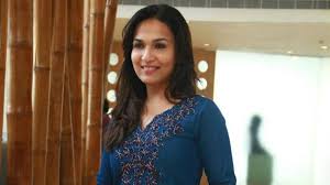 But rajini is worrying about his younger daughter soundarya rajinikanth who got. Rajinikanth S Daughter Soundarya Raises Airport Safety Concern After Luggage Theft In London Celebrities News India Tv