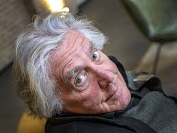 Als in een jongensdroom staat Phil-portier Loek Nooter vrijdag met  songschrijver The Shirts op het podium