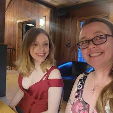 Is it safe to leave car windows closed while car camping in Florida with a  dog?