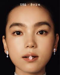 Brand｜品牌：宝得意Talent｜艺人：吴浔知夏Photographer｜摄影：张家诚Leslie Zhang Stylist｜造型：浩正HZ  Set Designer ｜美术：柴淑洁Shujie Chai, 李欣晔Lorraine Li Photography  Assistant｜摄影助理：沈佳斌Jiabin Shen, 吴忧