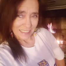 Man found shaking with needles around him in the parking lot near the old  Wendy's in Shreve City 🤲🏽