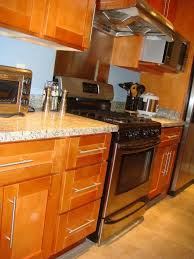 Rta Cabinet Broker 1r Honey Maple Shaker 908 Kitchen Cabinets Trendy Kitchen Backsplash Kitchen Design Small Kitchen Furniture Design