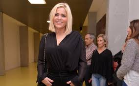 Tony carreira born antnio manuel mateus antunes on december 30 1963 is a portuguese musician born in the small rural locality of armadouro pampilhosa da. Fernanda Antunes Veja A Incrivel Transformacao Da Mulher De Tony Carreira Vip Pt