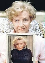 Sisters with mon, early fiftiesteen.