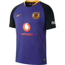 Finde dein neues kaizer chiefs trikot hier auf unisportstore.de und das zu günstigen preisen, schnelle lieferung zu niedrigen versandkosten! Kaiser Chiefs Auswarts Trikot 2018 19