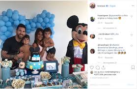 Lionel messi festeja 34 años de vida en medio de una copa américa que la pulga sueña con levantar. La Verdad Tras La Viral Foto Del Cumpleanos De Uno De Los Hijos De Messi Que Le Paso A Mickey Mouse Guioteca