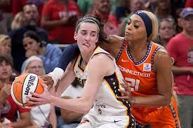 Caitlin Clark and DiJonai Carrington confronted with no filter over  controversial poked-eye play | Marca