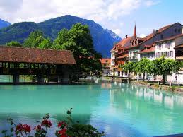 Its name is derived from its position on the flat plain (bödeli), 1,864 feet (568 m) above sea level, between lakes (inter lacus) brienz to the east and thun to the west. Berner Oberlander Weg Brienz Interlaken Variante A Pilgerweg Outdooractive Com