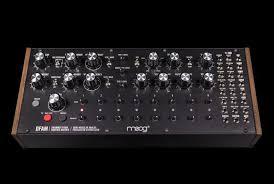 新製品ニュース セミモジュラー アナログパーカッション シンセサイザーmoog drummer from another mother dfam のご紹介 digiland 島村楽器のデジタルガジェット情報発信サイト synthetiseur analogique modulaire
