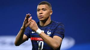 Mbappé met with ronaldo in. Real Madrid Are Resigned To Kylian Mbappe Loss As Com