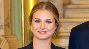 Princess Leonor coordinates with mum Queen Letizia in fitted suit and  sentimental jewellery