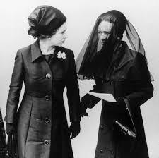 Über 7 millionen englischsprachige bücher. Queen Elizabeth Ii S Visit To The Duke Of Windsor On His Deathbed