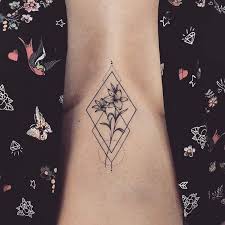 Lovely Lily Tattoo Ideas For Women 4 Lily Sternum Tattoo With Geometric Design Lilytattoo Lily Tattoos Tattooidea Tattoos Lily Tattoo Sternum Tattoo