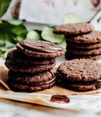 Romany Creams The Daley Plate Cookies And Cream Cream Recipes Melting Chocolate