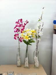 Olive Oil Bottles Converted Into Cute Flower Vases Got The Fake Flowers And The White Rocks At The Dollar Store Flower Vases Fake Flowers Olive Oil Bottles