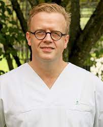 Der stoffwechsel verlangsamt sich, es kommt zum abfall der körperlichen und geistigen leistungsfähigkeit. Wann Eine Schilddruse Operiert Werden Muss Landkreis Passau Gesundheitseinrichtungen