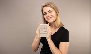 On the one hand, newcomers are offered a platform to make their music accessible to a broad public, on the other hand, the work of the most successful musicians is duly honored. Hazel Brugger Moderiert Swiss Music Awards News Srg Deutschschweiz
