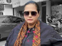 Kabar ini disampaikan oleh sahabatnya, elisya olive di akun instagramnya. Yzotbksog1rysm