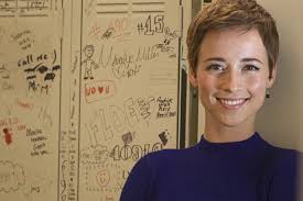 Super short boyish hair cut. Karine Vanasse Atterrit Dans 30 Vies La Presse