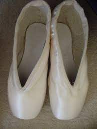 Gaynor minden is the only pointe shoe with flexible polymers, also known as elastomerics, in both areas of shoe that provide support: Vintage Pointe Shoes Pointe Shoe Brands