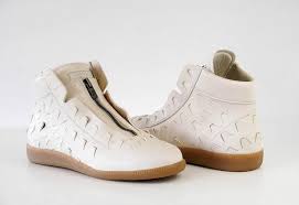 Currently helmed british designer john galliano, maison margiela continues to celebrate the quality of imperfection. Maison Martin Margiela Men S Replica Leather High Top Sneaker In Bone 44 11 For Sale At 1stdibs