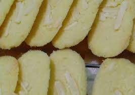 Tekstur kuenya yang sangat renyah namun tidak serapuh kastengel, serta memiliki rasa yang manis langkah pertama untuk resep kue lidah kucing keju adalah mencampurkan dua bahan pertama, yakni mentega dan gula. Resep Lidah Kucing Ncc Oleh Ry S Kitchen Cookpad