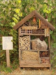 Insect Hotel Now Open Vintage With Laces Upcycling Fur Den Garten Insektenhotel Insektenhotel Selber Bauen