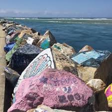 Leave Your Own Pretty Mark On A Rock At The V Wall At Nambucca Heads Stuff To Do Pretty Byron Bay