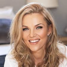 Iva Simon's Instagram, Twitter & Facebook