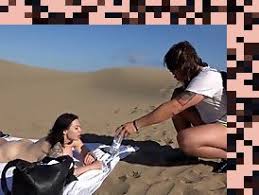 Entre fin juin et début juillet. A Baiser Sex In The Dunes Les Plus Populaires 1 Video Selectionnee