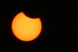 De gedeeltelijke zonsverduistering van 10 juni 2021, zoals deze te zien is vanuit nederland en belgië. Amezt0y4 Muihm