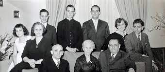 Franziskus (papst) is the author of gott ist jung (4.00 avg rating, 5 ratings, 0 reviews), im angesicht des herrn (0.0 avg rating, 0 ratings, 0 reviews) Die Heilige Familie Des Papstes Katholisch De