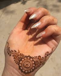 This Is A Beautiful Henna Design Small But Very Cute Cute Henna Designs Simple Henna Tattoo Henna Designs Hand