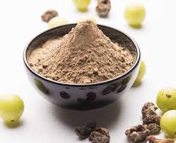 Different Ways To Use Amla Powder For Hair Problems