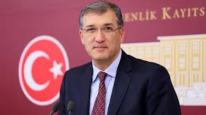Bismil, diyarbakır) kürt asıllı türk siyasetçi ve veteriner hekim.eski gıda, tarım ve hayvancılık bakanı.görevini 2005 ve 2015 yılları arasında sürdüren eker, şu anda diyarbakır milletvekili olarak mecliste yer almaktadır. Chp Li Irgil Milli Egitim Bakani Ismet Yilmaz In Karnesini Acikladi Sozcu Gazetesi