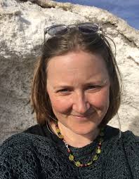 Amanda Windle's Instagram, Twitter & Facebook