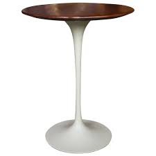 Vintage Knoll Saarinen Tulip Walnut Wood Top Side Table 1stdibs Com Vintage Knoll Side Table Eero Saarinen Furniture
