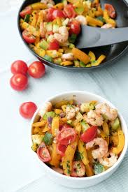 Schnelle Low Carb Gemusepfanne Mit Garnelen Zucchini Und Paprika Rezept Rezepte Abendessen Rezepte Gesunde Rezepte