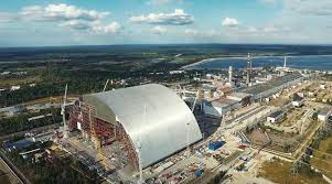 De radioactieve wolk die vanuit tsjernobyl over heel europa reisde, kwam in de nacht van 1 op 2 mei zo kon hij ook mee in kaart brengen waar de grootste radioactieve hotspots zijn in de sarcofaag. Dronebeelden Tonen Voortgang Constructie Sarcofaag Tsjernobyl Dronewatch