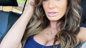 Kelly Lamoreaux's Instagram, Twitter & Facebook